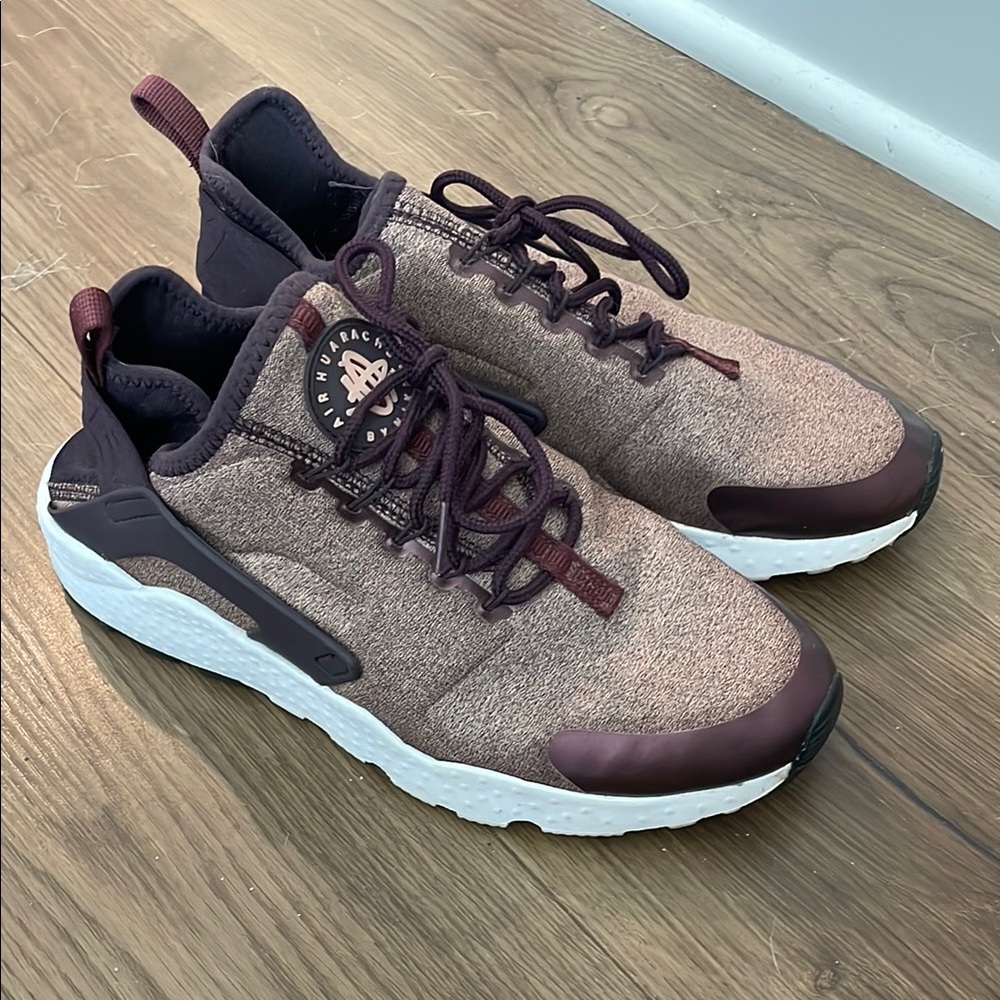 Nike Air Huarache Burgundy Sneakers